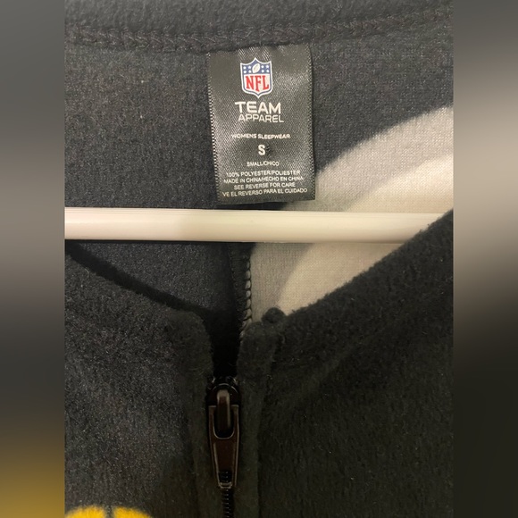 NWT NFL Team Apparel Pittsburgh Steelers Women’s Onesie - Picture 2 of 8